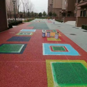 沙坪壩彩色透水混凝土生產(chǎn)廠家【豪軒地坪材料廠家】  彩色透水混凝土路面 壓花地坪材料生產(chǎn)廠家 透水混凝土粘接劑  生態(tài)透水砼 【工地0元指導(dǎo)施工】 免費設(shè)計施工方案 免費做造價預(yù)算