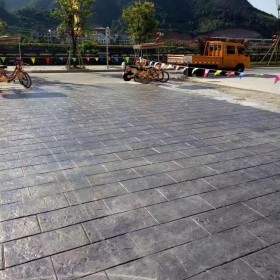 內(nèi)江市彩色壓?；炷谅?水泥壓花地坪 壓印混凝土材料廠家 藝術(shù)壓花地坪材料廠家 水泥壓印  壓膜地坪材料  廠家免費(fèi)指導(dǎo)施工