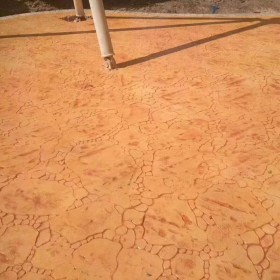 重慶市沙坪壩壓花地坪 彩色壓膜混凝土  壓印混凝土材料廠家 藝術(shù)壓花地坪單價(jià)  壓膜混凝土每平方   壓花地坪材料廠家批發(fā) 廠家免費(fèi)施工指導(dǎo)免費(fèi)送貨
