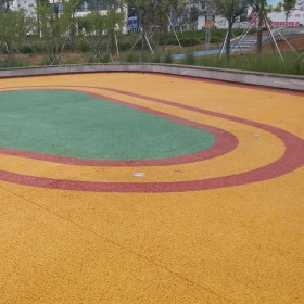 安順市彩色生態(tài)透水混凝土 彩色透水混凝土道路 透水混凝土施工價(jià)格 彩色透水混凝土材料生產(chǎn)廠家  壓?；炷敛牧蠌S家