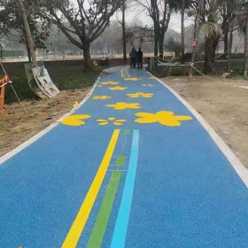 臨滄市 廣場彩色透水混凝土 混凝土透水地坪 生態(tài)透水砼 量大送貨到工地免費(fèi)到地指導(dǎo)